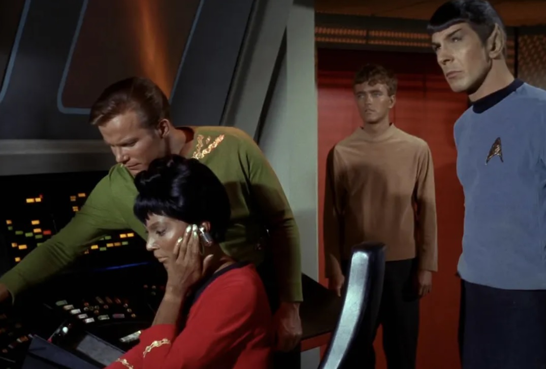 Nichelle Nichols interpreta la tenente Uhura durante una puntata di “Star Trek” (Archivi CBS, IMDb)